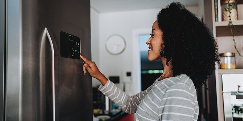 Maximizing kitchen efficiency: understanding smart refrigerators
