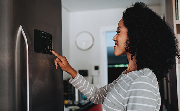 Maximizing kitchen efficiency: understanding smart refrigerators
